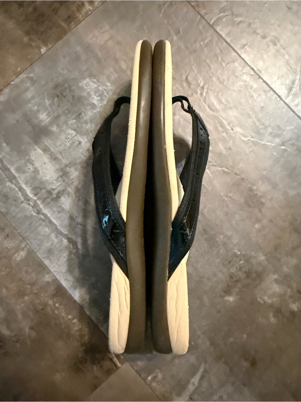 VIONIC Black Flip Flops with Beige Footbed - Picture 4 of 6